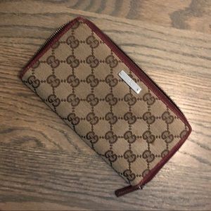 Gucci Zip Wallet